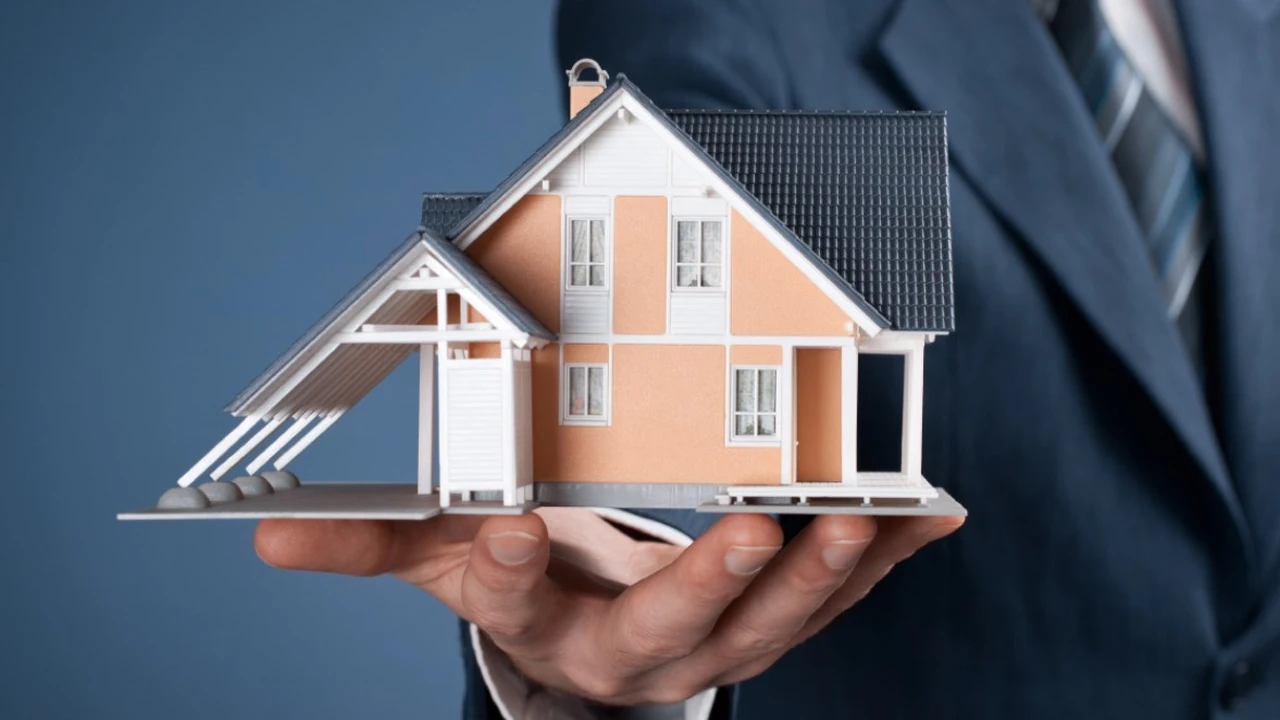 عقوبة ممارسة السمسرة العقارية بدون ترخيص تصل إلى غرامة مليون جنيه مصري